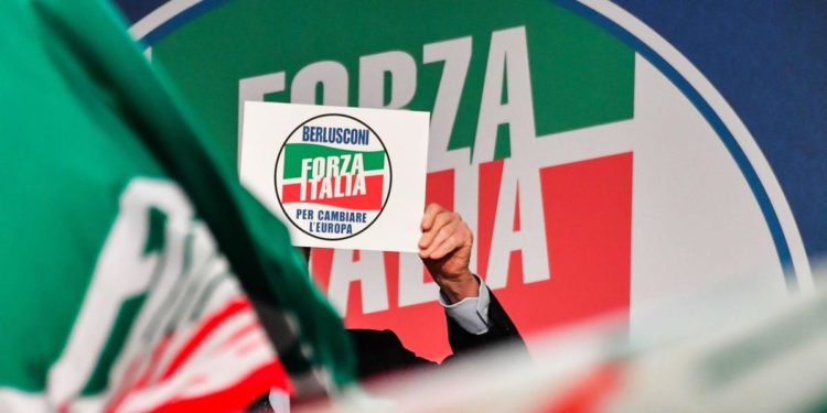 Forza Italia sempre più ‘questione di famiglia’: dai figli del Cav soldi per salvare i conti