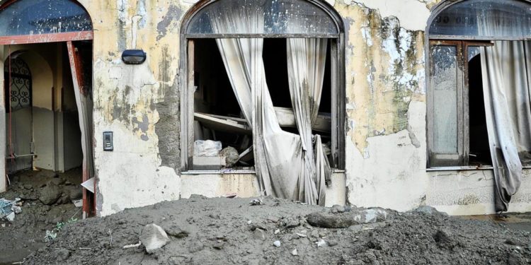 Frana Ischia, ancora senza esito le ricerche dei 4 dispersi