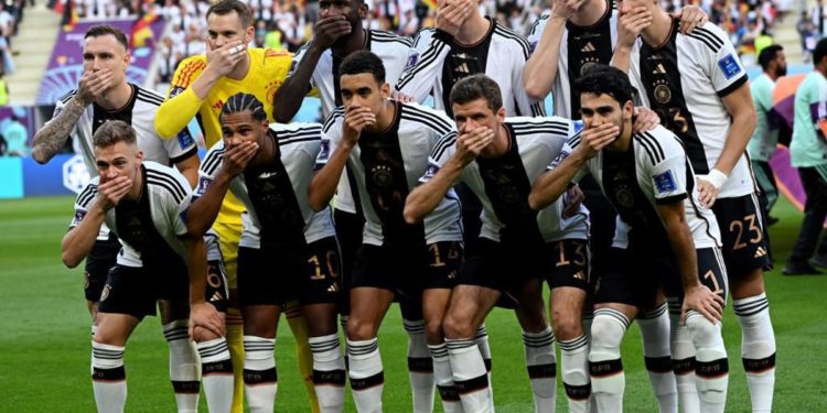 Mondiali 2022, Germania protesta contro Fifa: la tv oscura l’immagine – Lo speciale