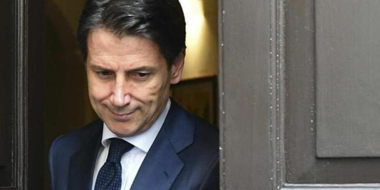 Frana Ischia, Conte: “Non fu condono”. Renzi e Cottarelli all’attacco