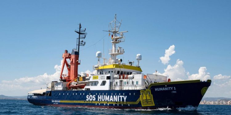Migranti: richiesta asilo Humanity 1, ricorso fatto a bordo nave ma in acque italiane