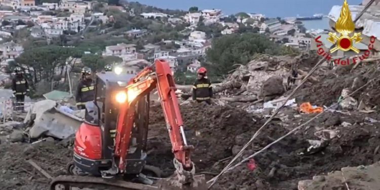 Frana Ischia, le ricerche non si fermano