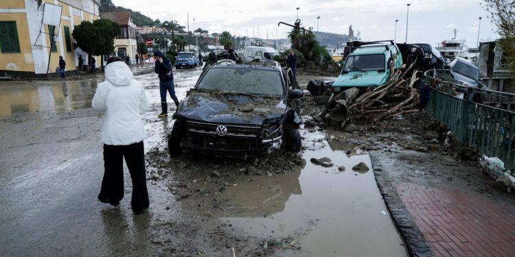 Ischia, soccorritori impegnati tutta la notte: si cercano i dispersi