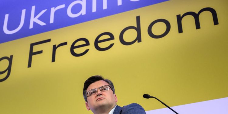 Ucraina, Kuleba: “Decideremo noi quando e come negoziare con Russia”