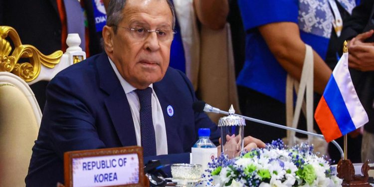 Russia, Lavrov: “Nato? Non è chiaro da chi debbano difendersi”