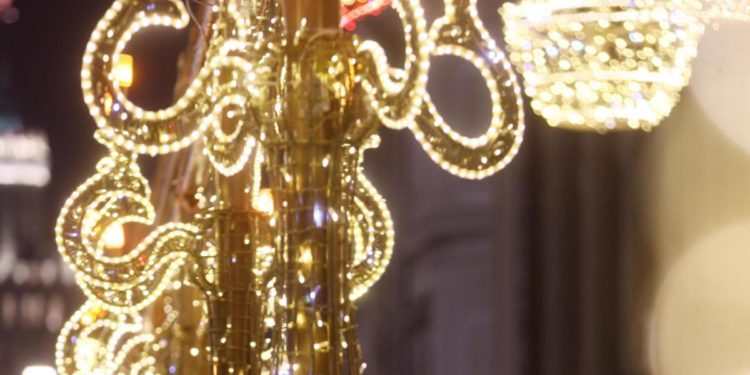 Natale, sindaco Pozzallo: “Via da luci X di Xmas, richiama fascismo”