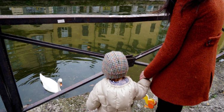 Congedo parentale, “un mese in più all’80% di stipendio”