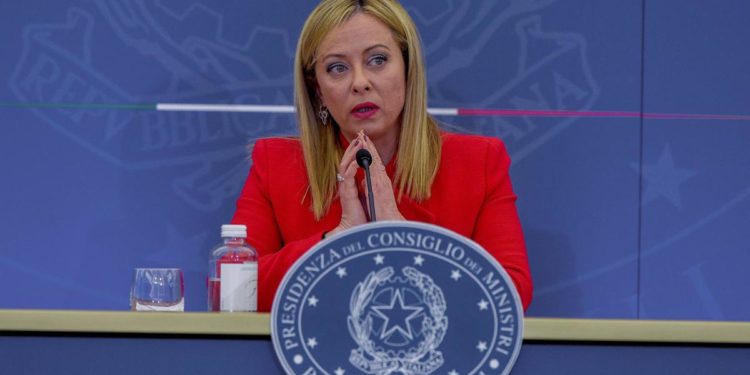 Manovra, Meloni vede i capigruppo e serra i ranghi: “No ordine sparso”