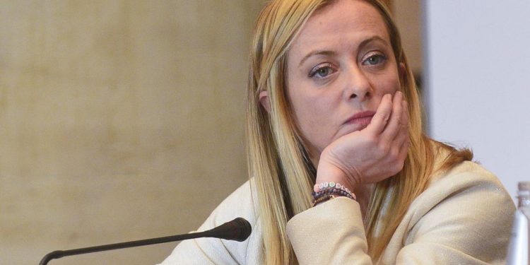 Governo, Meloni: “Non sto qui per sopravvivere guardando i sondaggi”