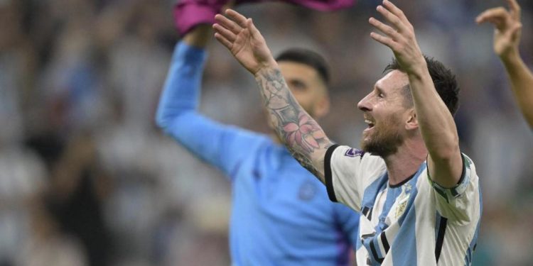 Messi-gol, Adani esplode: show divide Twitter – Video