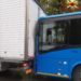 Incidenti, bus con 20 persone a bordo tampona un camion a Milano