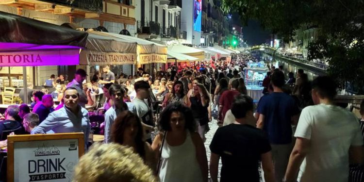 Covid Lombardia, 44.869 casi e 153 morti in ultima settimana