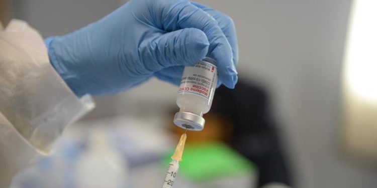 Covid, Gemmato: “Senza vaccini sarebbe andata peggio? Non c’è prova”