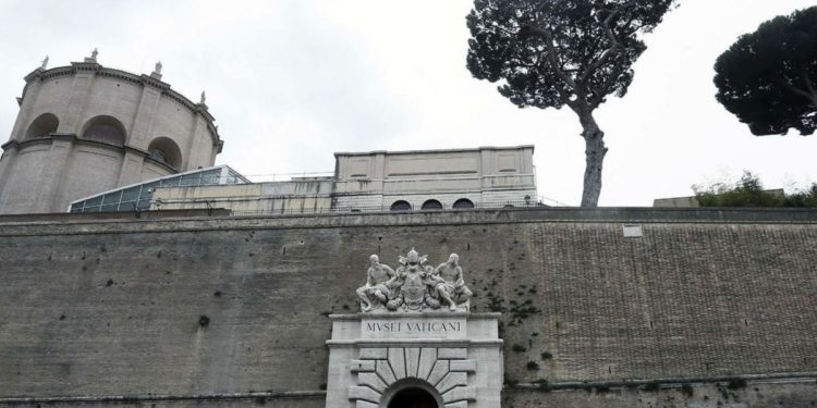 Roma, gettò a terra sculture in Musei Vaticani: rischio processo per turista Usa