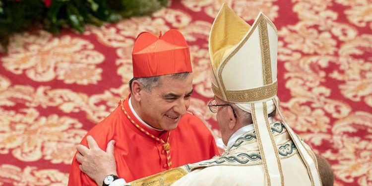 Vaticano, Becciu registra di nascosto Papa sofferente: ecco l’audio choc