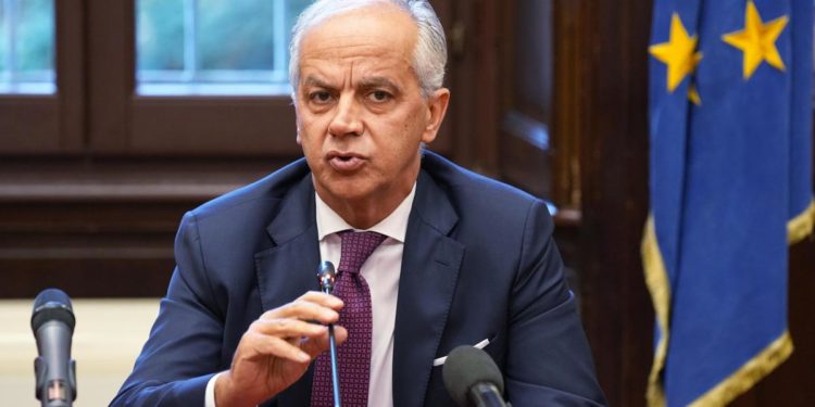 Migranti, Piantedosi: “Traversate vanno interrotte, evitare morti in mare”