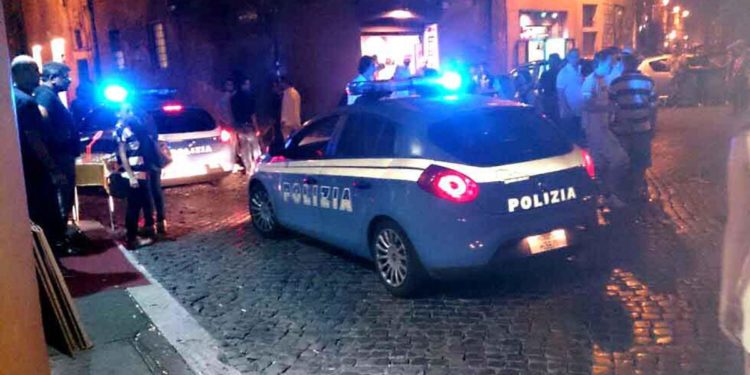 Roma, senzatetto aggredito a Trastevere: individuati due giovani