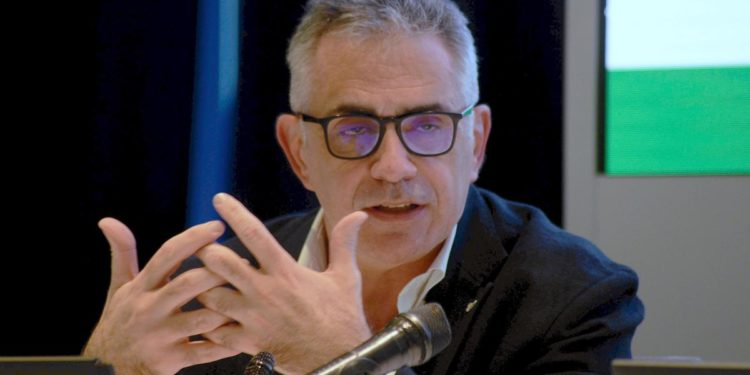 Covid, Pregliasco: “Prepararsi a nuova onda, preoccupa attuale gestione”