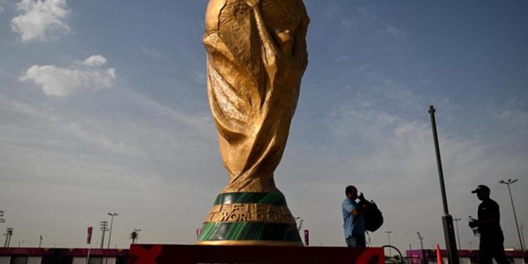 Qatar 2022, l’uscita a vuoto di Mendy scatena ironia web