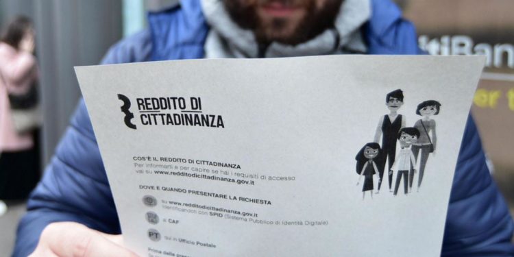 Reddito cittadinanza, Tridico: “Basta bugie su divani, senza c’è solo Caritas”