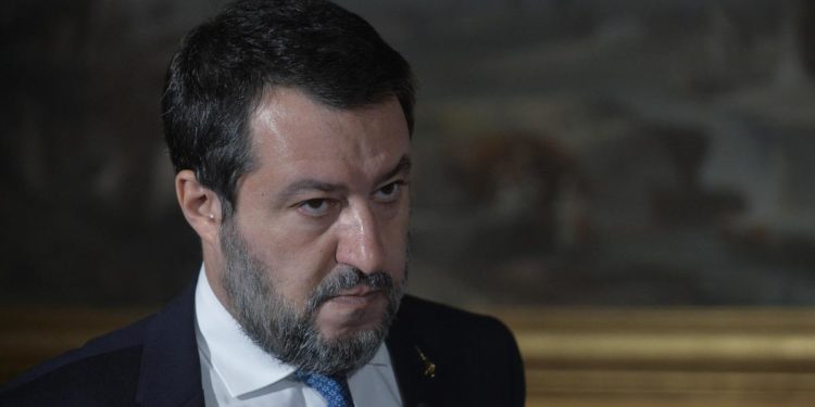 Migranti, Salvini: “Dove sta la solidarietà? Europa batta un colpo”