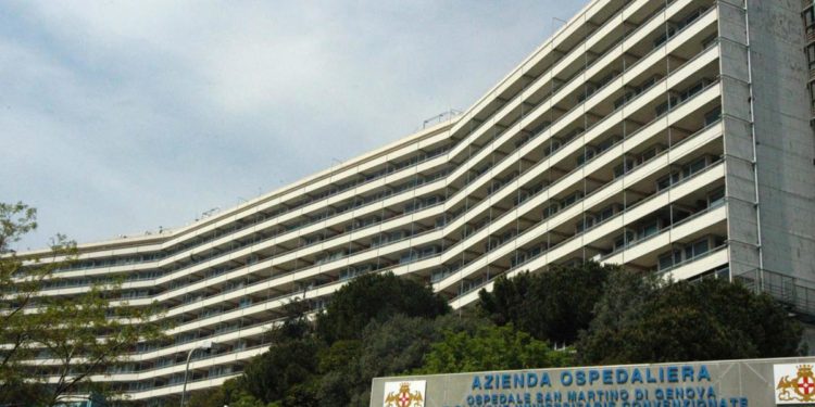 Genova, colpito in strada da una freccia: 41enne muore in ospedale