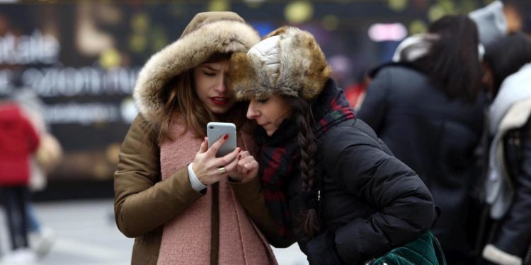 Covid, Ema: “Con inverno quadro potrebbe cambiare rapidamente”