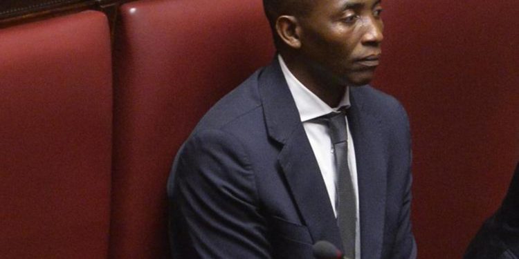 Soumahoro si autosospende da gruppo Alleanza Verdi-Sinistra