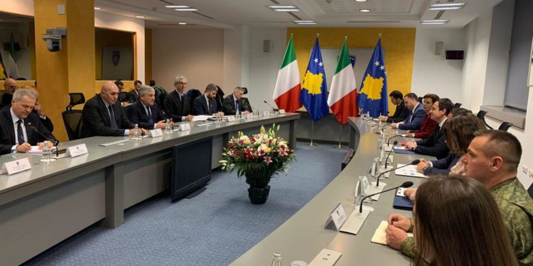 Kosovo, visita Tajani e Crosetto: “Italia vuole essere protagonista nei Balcani, portatrice pace”