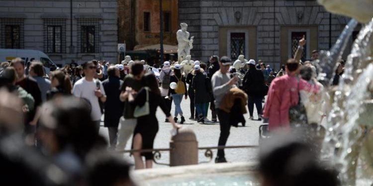 Covid oggi Lazio, 2.586 casi e 2 morti: a Roma 1.392 contagi