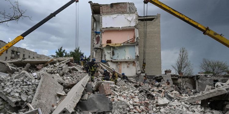 Ucraina, “immediato cessate fuoco e ritiro forze Russia”: bozza mozione Pd