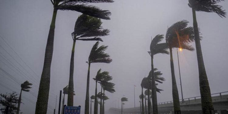 Usa, uragano Nicole colpisce la Florida: almeno 4 morti