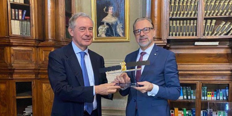 Spazio, Urso incontra Direttore Esa Aschbacher, su tavolo conferenza Parigi