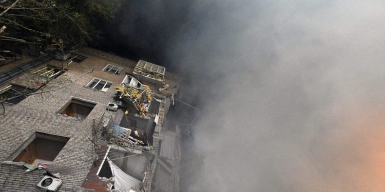Ucraina, attacchi Russia danneggiano ospedale Zaporizhzhia