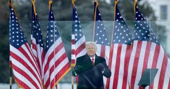 Assalto Congresso, Trump: “False accuse per fermare mia ricandidatura”
