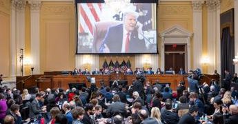 Assalto al Congresso Usa, commissione 6 gennaio: “Trump sia incriminato”
