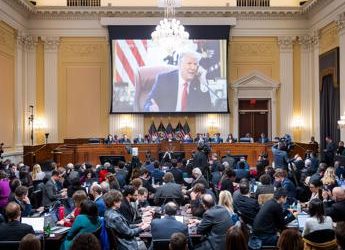 Assalto al Congresso Usa, commissione 6 gennaio: “Trump sia incriminato”