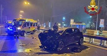 Auto contro un muro a Mestre, morti due ragazzi
