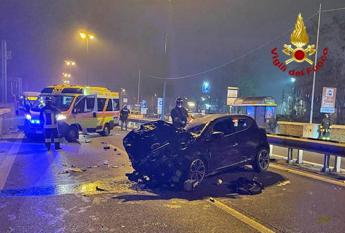 Auto contro un muro a Mestre, morti due ragazzi