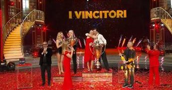 Ballando con le Stelle, Lucarelli attacca: “E’ tutto un Costamagna, magna”