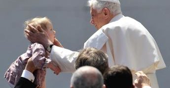 Benedetto XVI, il primo Papa che lottò contro la pedofilia