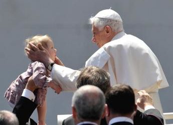 Benedetto XVI, il primo Papa che lottò contro la pedofilia