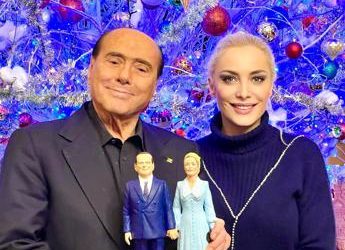 Berlusconi e Fascina come ‘Ken e Barbie’: il regalo