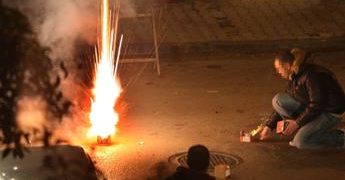 Capodanno 2023, “botti come bombe o mine: 5 regole salva mani”