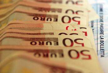 Caro energia, per bollette italiani ‘prelevano’ 50 miliardi dai conti