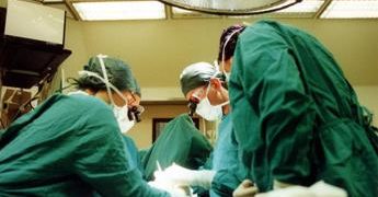 Chirurgia estetica, Santanchè contro “il business delle scorciatoie a rischio flop”