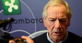 Covid Cina, Bertolaso: “Massima attenzione, noi primi a fare tamponi a passeggeri”