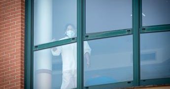 Covid Italia, prorogato al 30 aprile obbligo mascherine in ospedali e Rsa