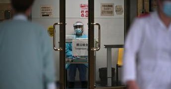 Covid, a Hong Kong stop isolamento per chi arriva da fuori