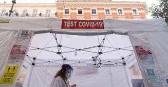Covid oggi Lazio, 972 contagi e 6 morti. A Roma 590 nuovi casi